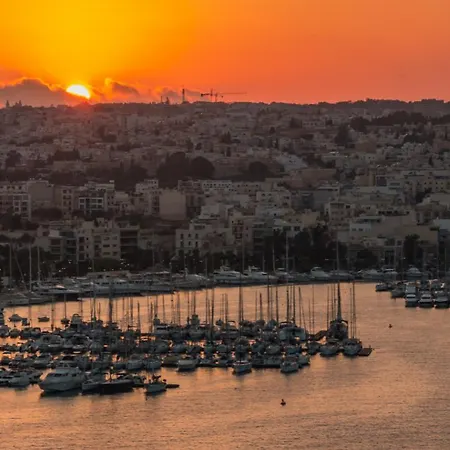 Cozy 2bed In Ta' Xbiex Close To Sea *